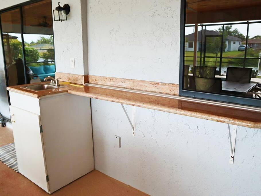 Cozy Retreat, Heated Pool, Water Canal, Bikes,3 Bedroom Cape Coral Exteriér fotografie